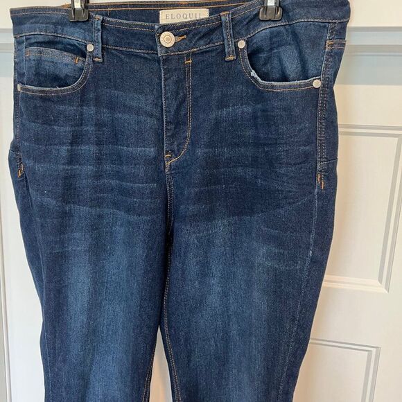 ELOQUII Women's Size 16 Dark Wash Peach Lift Step-Hem Skinny Denim Jeans - Picture 3 of 9